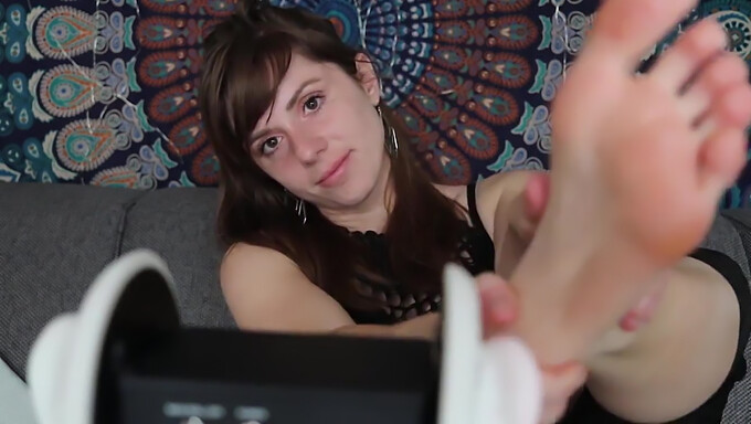 Asmr Foot Fetish: Sladké Pokušenie S Intenzívnym Šepkaním A Masážou Uší