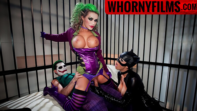 Hármasban Cosplayes Joker És Cat Woman - Whorny Films