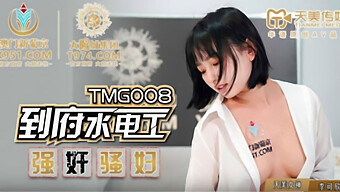 一个诱人的亚洲少女和...