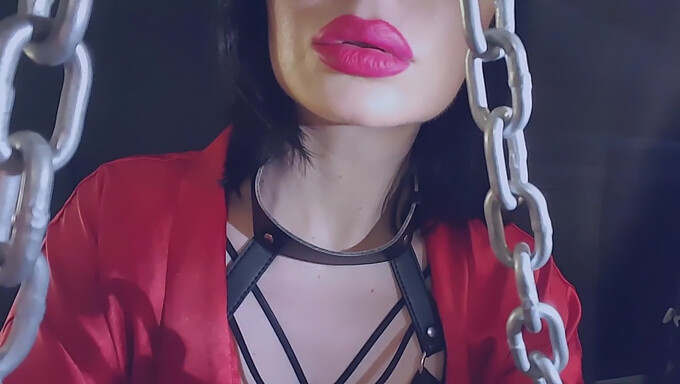 A Rainha Bdsm Emma Domina Com Brinquedos Sexuais E Facial.