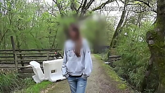 Primera Vez En Cámara: Chicas Adolescentes Se Ponen Traviesas